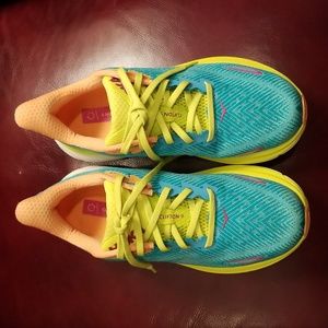 Like New Hoka One One Clifton 9  Sz 7B  Worn once in my home
